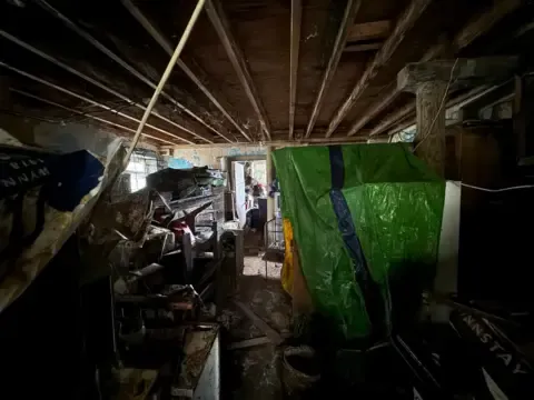 Home Filled of Waste Is Set for Sale at £38k